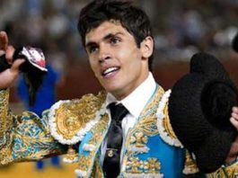 Alejandro Pavón, con la oreja cortada en la Maesrtranza. (FOTO: lopez-matito.com)